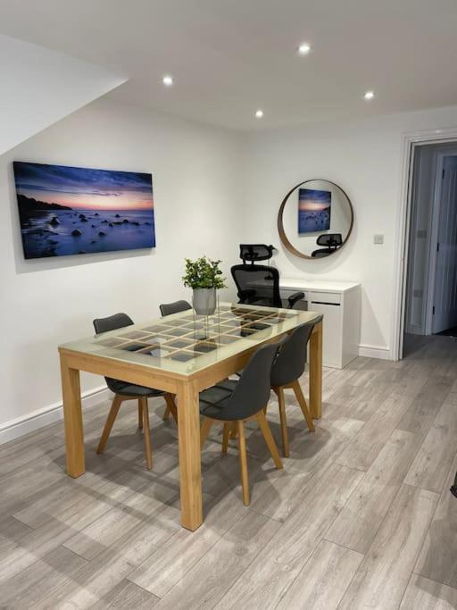 Maisy Lodge - Two Bed Lux Flat - Parking, Netflix, Wifi - Close To Blenheim Palace & Oxford - F2 Кидлингтън Екстериор снимка