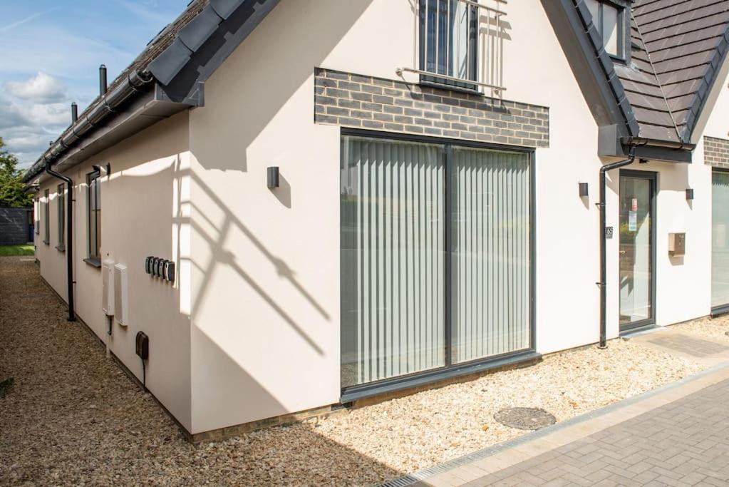 Maisy Lodge - Two Bed Lux Flat - Parking, Netflix, Wifi - Close To Blenheim Palace & Oxford - F2 Кидлингтън Екстериор снимка
