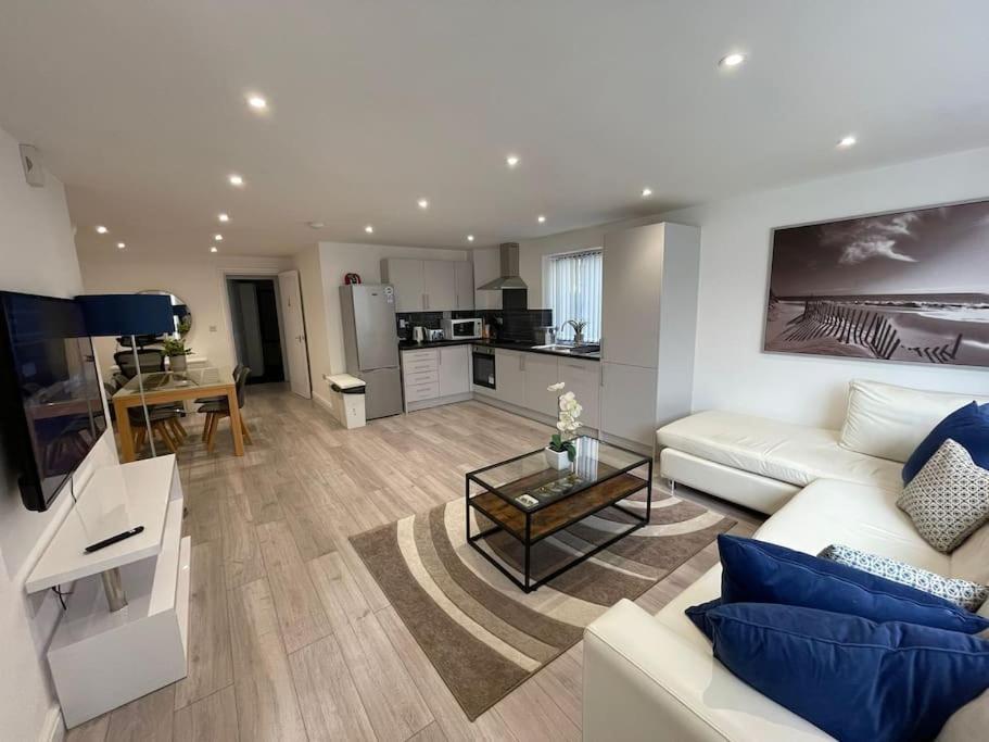 Maisy Lodge - Two Bed Lux Flat - Parking, Netflix, Wifi - Close To Blenheim Palace & Oxford - F2 Кидлингтън Екстериор снимка