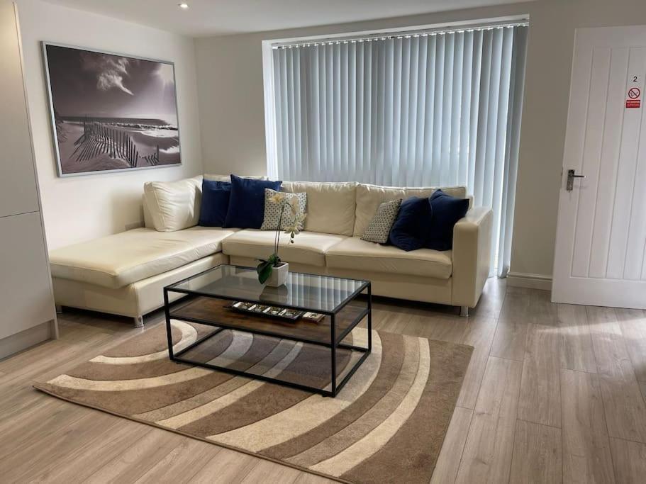 Maisy Lodge - Two Bed Lux Flat - Parking, Netflix, Wifi - Close To Blenheim Palace & Oxford - F2 Кидлингтън Екстериор снимка