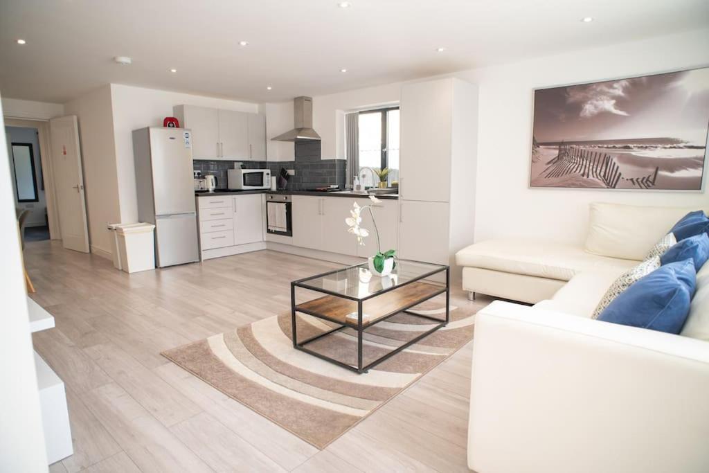 Maisy Lodge - Two Bed Lux Flat - Parking, Netflix, Wifi - Close To Blenheim Palace & Oxford - F2 Кидлингтън Екстериор снимка
