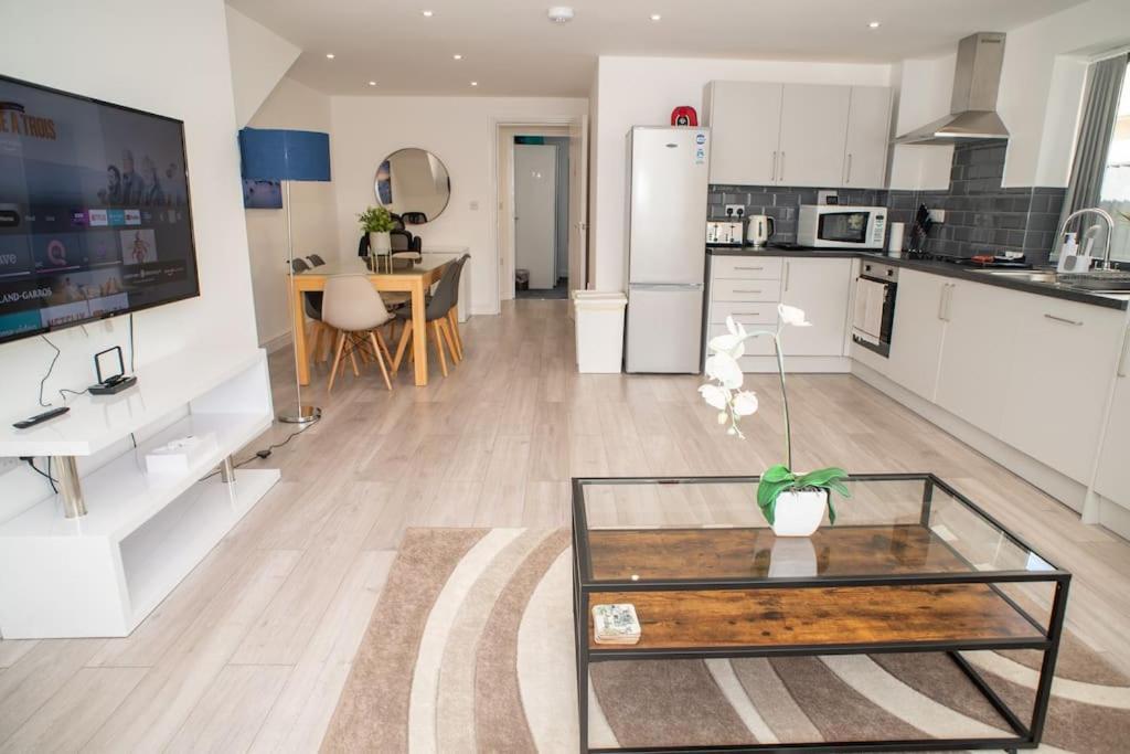Maisy Lodge - Two Bed Lux Flat - Parking, Netflix, Wifi - Close To Blenheim Palace & Oxford - F2 Кидлингтън Екстериор снимка