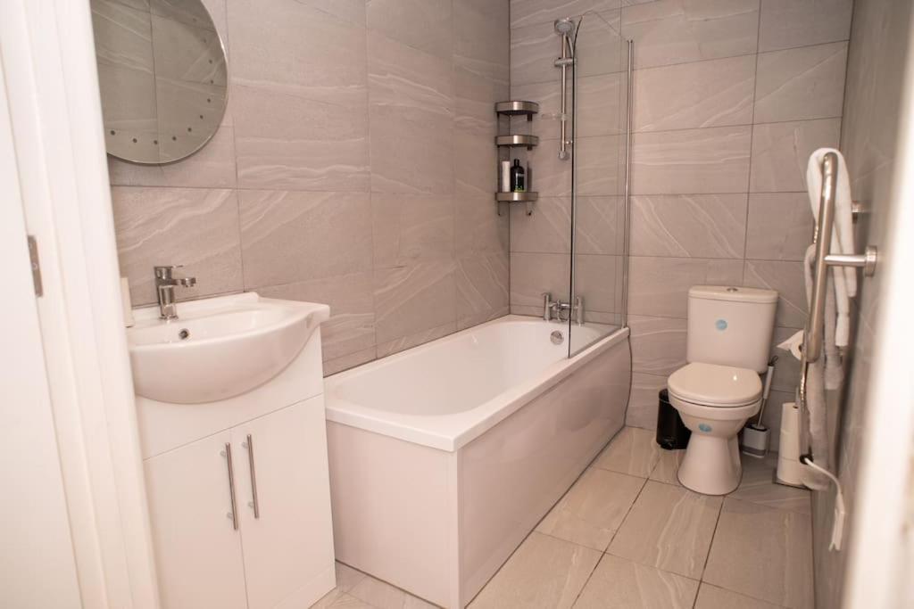 Maisy Lodge - Two Bed Lux Flat - Parking, Netflix, Wifi - Close To Blenheim Palace & Oxford - F2 Кидлингтън Екстериор снимка