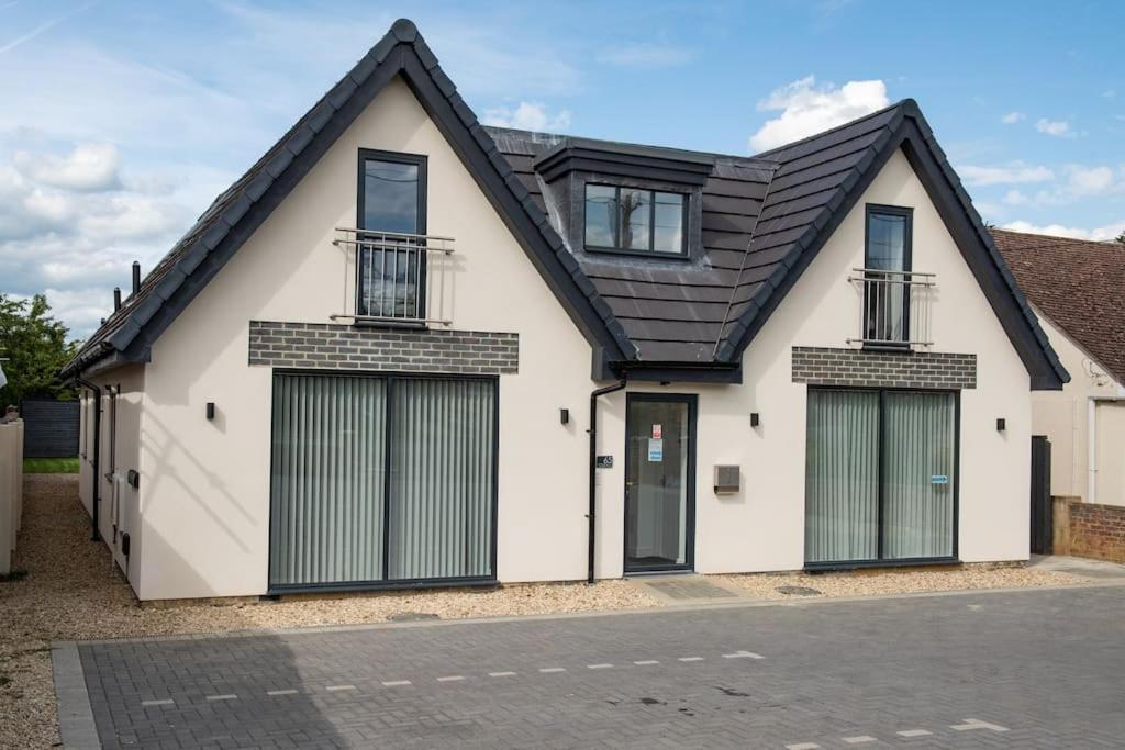 Maisy Lodge - Two Bed Lux Flat - Parking, Netflix, Wifi - Close To Blenheim Palace & Oxford - F2 Кидлингтън Екстериор снимка