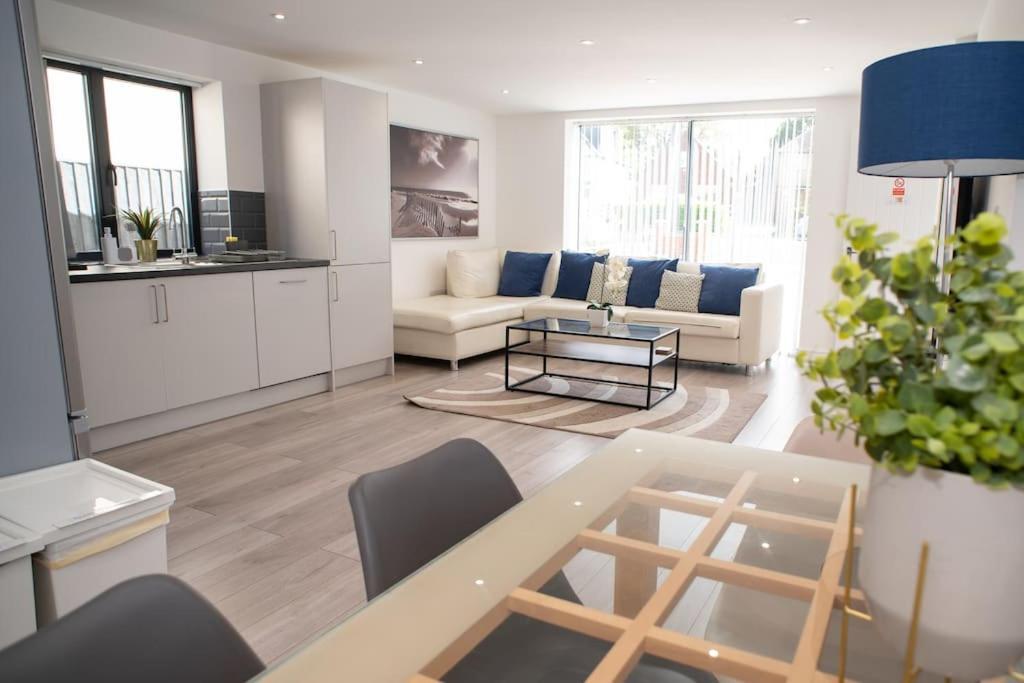 Maisy Lodge - Two Bed Lux Flat - Parking, Netflix, Wifi - Close To Blenheim Palace & Oxford - F2 Кидлингтън Екстериор снимка